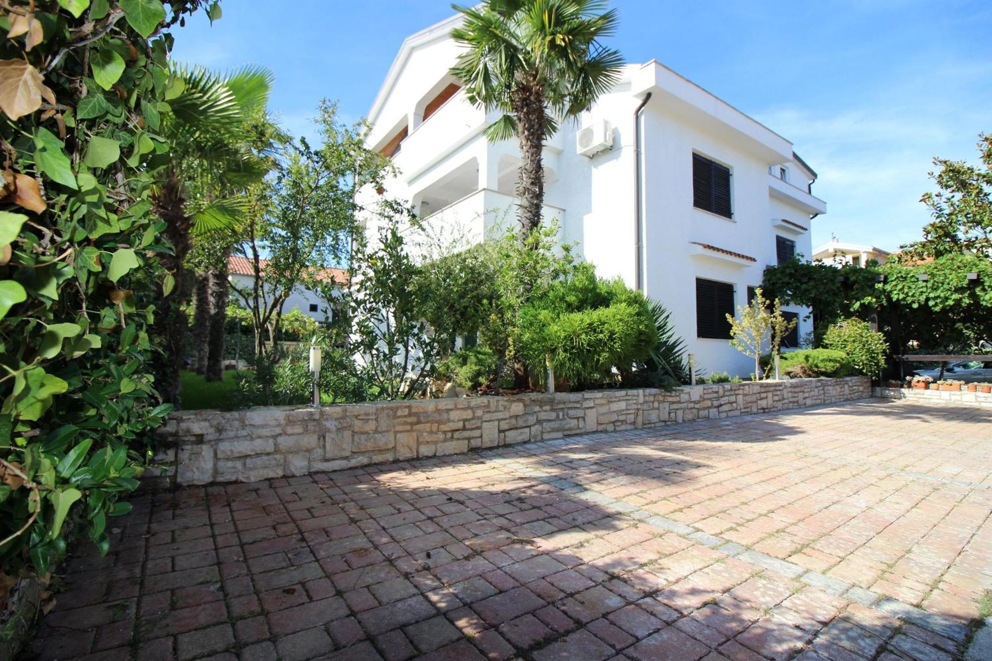 Apartment Lili Mit Pool, Grill Und Parkplatz Poreč