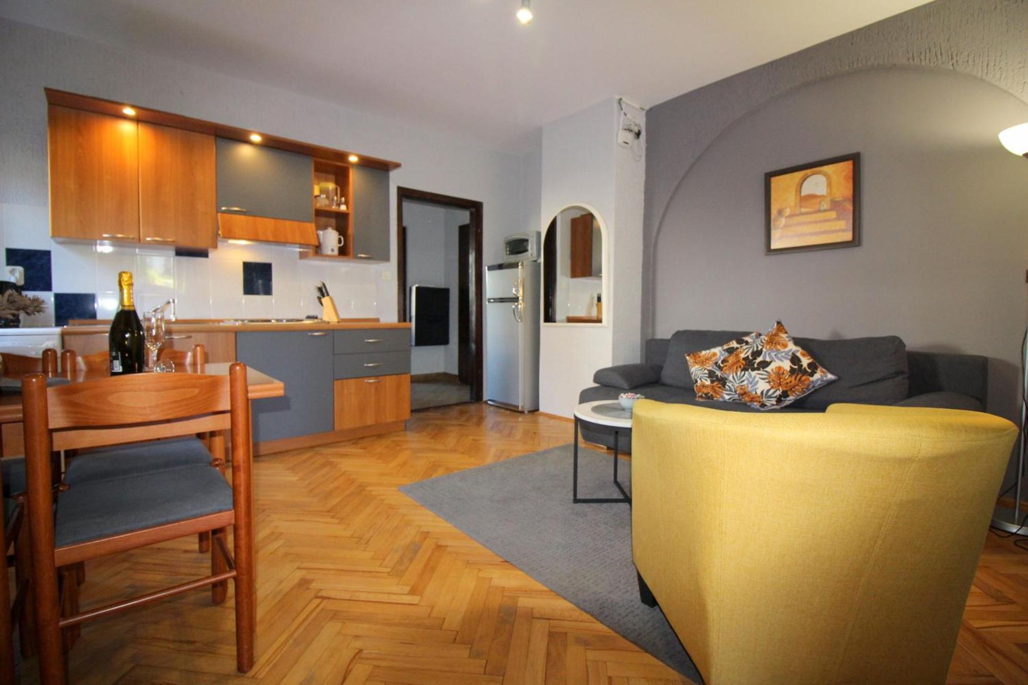 Lili Mit Pool, Grill Und Parkplatz Apartment *