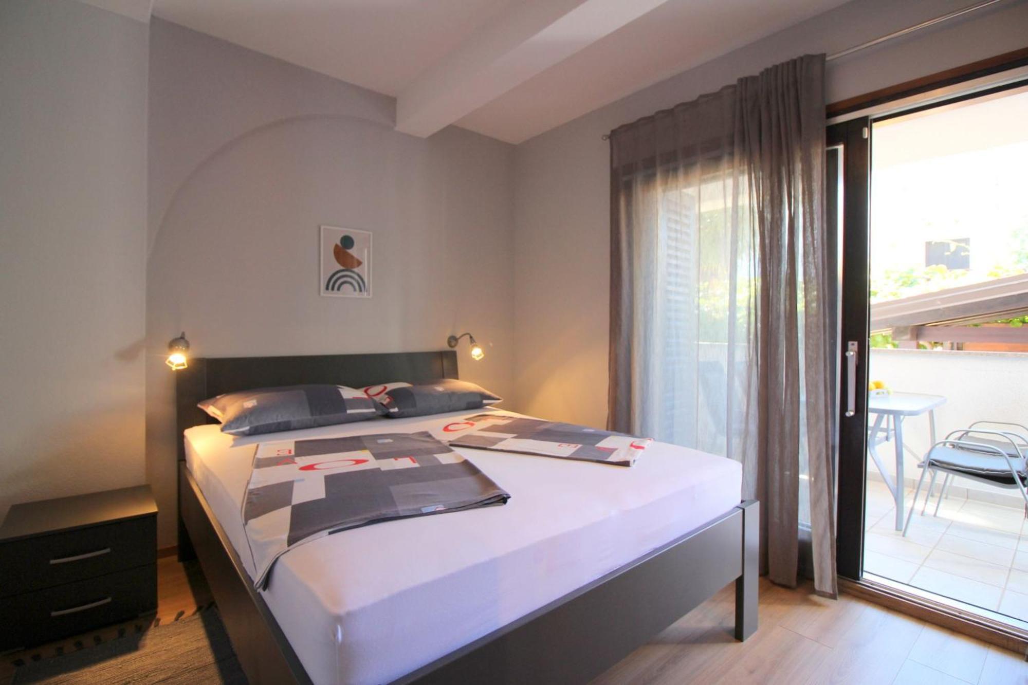 Apartment Lili Mit Pool, Grill Und Parkplatz *